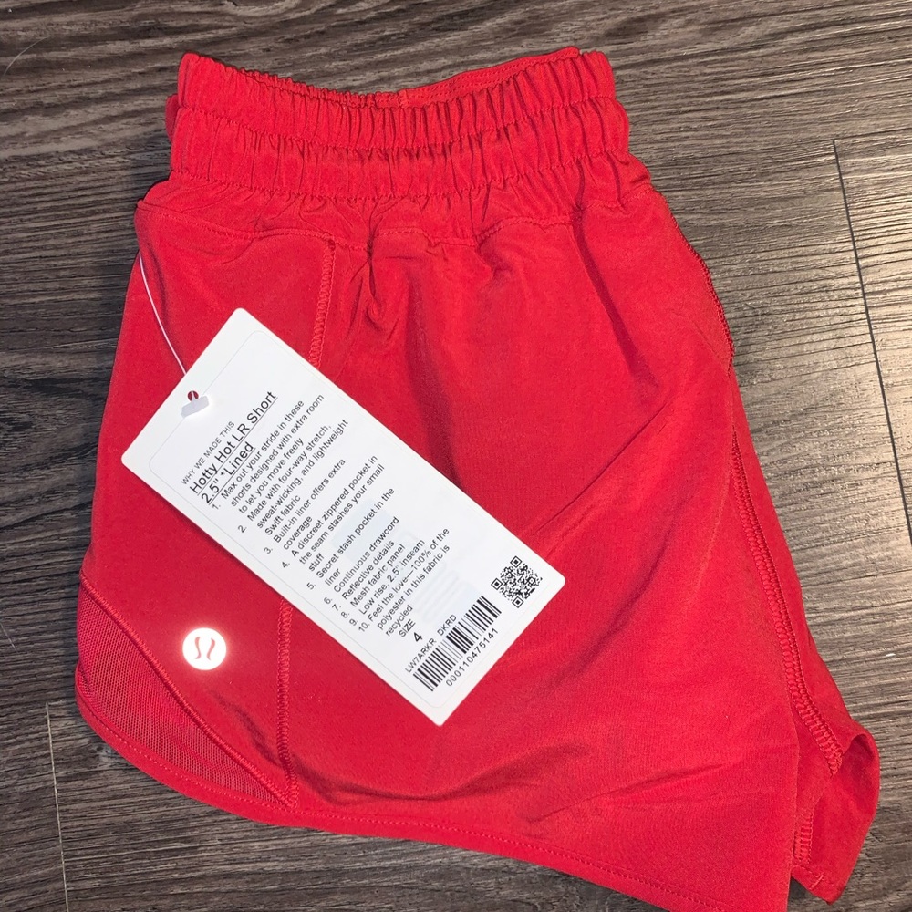 red lululemon hotty hot shorts size 4 2.5”